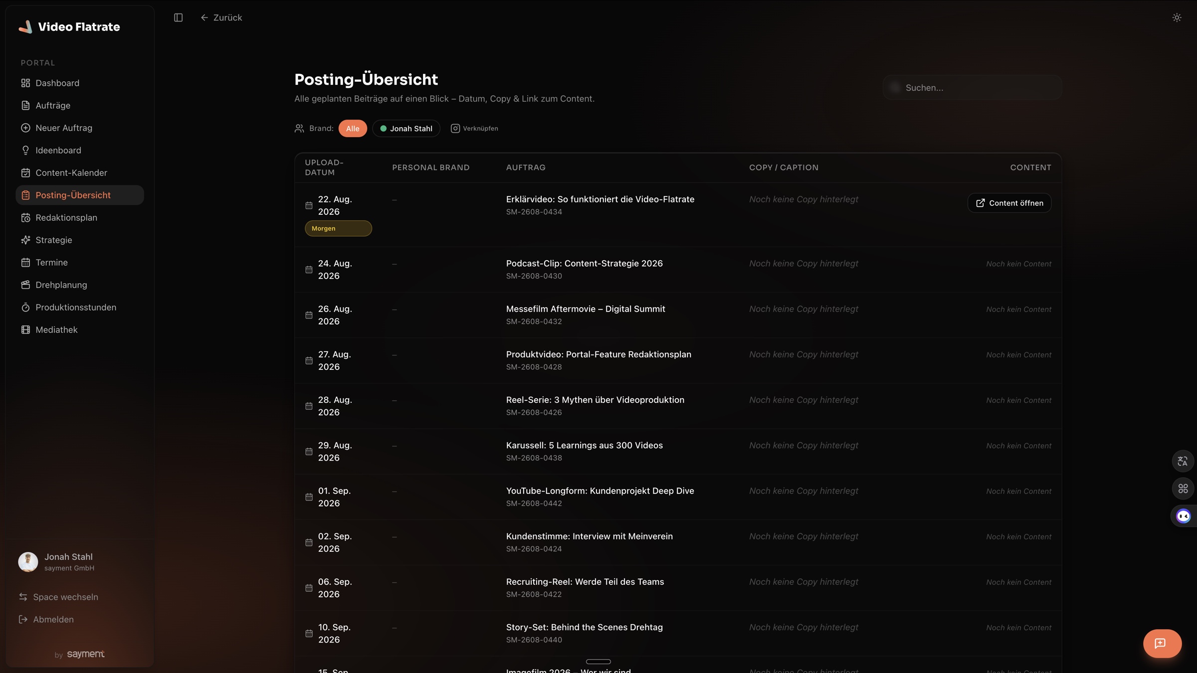 Posting-Übersicht im sayment-Portal: Tabelle aller geplanten Beiträge mit Upload-Datum, Auftrag, Copy und Content-Link.